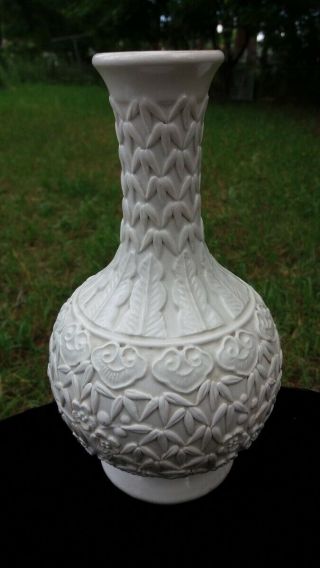 19th C.  Chinese Qing Blanc De Chine Dehua Ornate White Porcelain Vase Antique 2