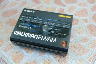 Sony WM - BF64 vintage Walkman 1988 Radio Cassette Player Am/fm 2