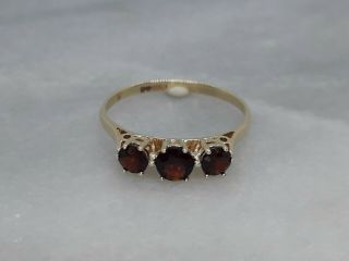 Stunning Vintage 1979 Solid 9ct Yellow Gold Trilogy Ring Round Red Garnet - O