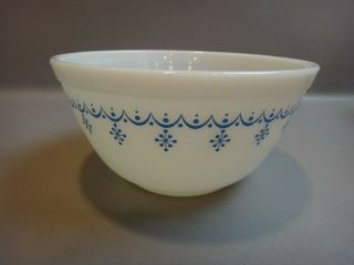 Vintage Pyrex Snowflake Blue Garland 1 - 1/2 Qt.  402 Mixing Bowl