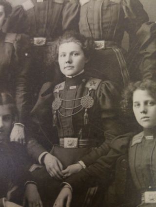 ANTIQUE 1860s CIVIL WAR LADIES DRESSED IN UNION OFFICER DRESSES CDV CABINET CARD 2