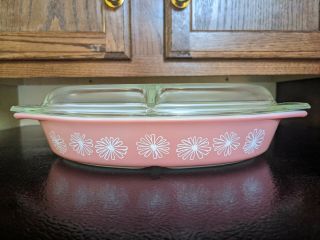 Vtg Pyrex Pink Daisy Divided Dish With Lid.  1 1/2 Qt