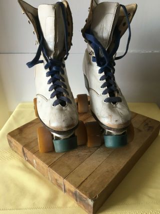 Vintage White Leather Roller Skates - Sure Grip X 3 : Size 6 (women 