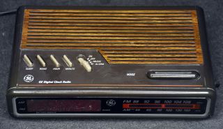 Vintage Ge Digital Alarm Clock Radio Am Fm 7 - 4612b Wood Grain Perfect