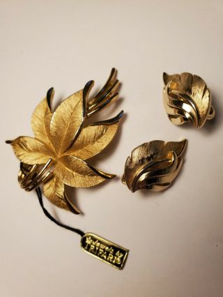 Vintage Crown Trifari Gold Tone Leaf Brooch & Earrings Set W/ Paper Tag