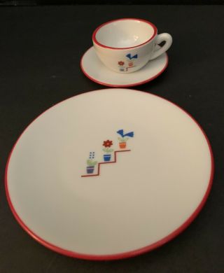 VINTAGE AMERICAN GIRL DOLL MOLLY ' S CHINA TEA SET,  2 CUPS & SAUCERS,  2 PLATES 2