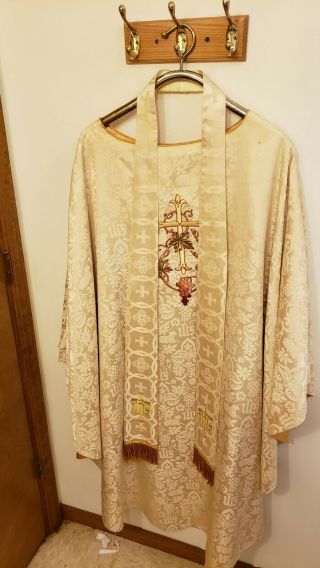 Stunning Vintage Catholic Priests Ivory & Gold Brocade Chasuble & Stole C M Almy