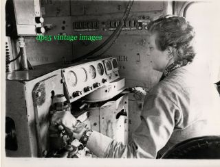 Long Island Rr - Woman Engineer - - Vintage 1970s 8x10 B&w Media Print