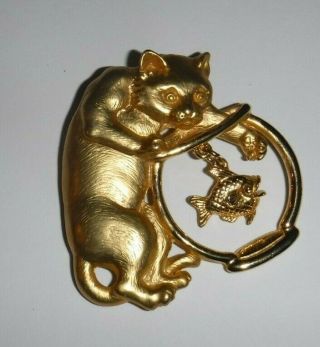 Jj Vintage Cat With Paw In Fishbowl Articulated Gold Tone Brooch