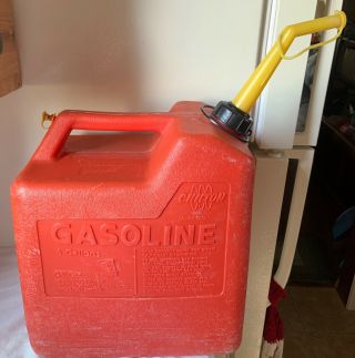Vintage Chilton 6 Gallon Gas Can Old Type Rear Vented Model P60