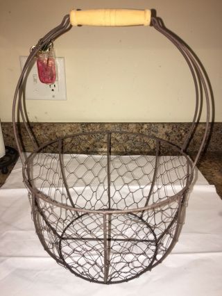 Rustic Round Chicken Wire Egg Basket With Handle Vintage Style Farmhouse Euc