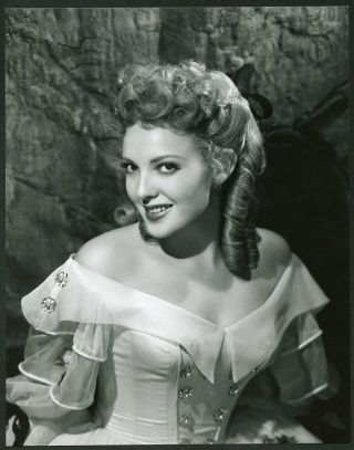 Linda Darnell In Stunning Portrait Vintage 1940s Photo