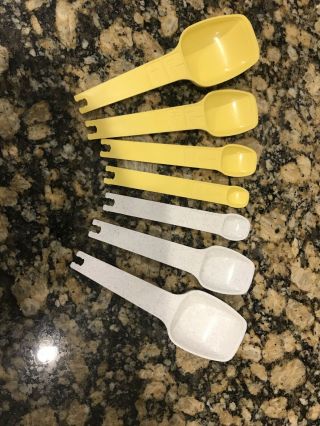 Vintage Tupperware Measuring Spoon Yellow White Specks Set Of 7