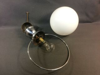 Ancienne Suspension Lampe Vintage Avec Monte Et Baisse Globe Blanc
