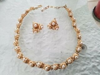 Vintage Signed Crown Trifari Gold Tone Pearl Necklace Clip On Earrings Set