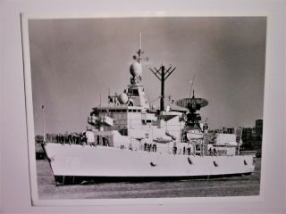 1983 Official Us Navy Photograph Of The Dutch Frigate Piet Heyn Docking At Nato