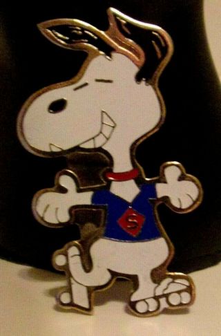 Vintage 1972 Peanuts Snoopy Roller Skating Pin United Features Syndicate
