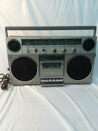 Vintage Ge General Electric 3 - 5257a Am/fm Cassette Boombox Radio Great