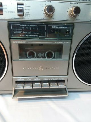 Vintage GE General Electric 3 - 5257A AM/FM Cassette Boombox Radio Great 2