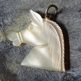 Vintage Carved Mother Of Pearl Horse Head Pendant For Necklace - C851