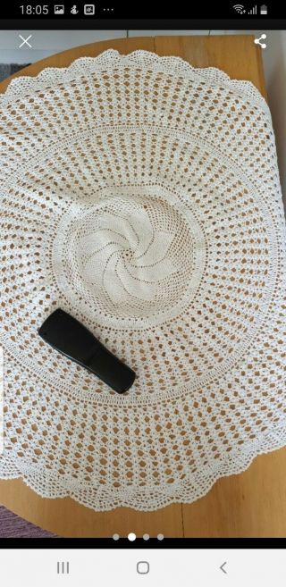Vintage White Cotton Hand Worked Crochet Lace Large Round Table Centre/doily
