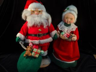 Vintage Santa And Mrs.  Claus Dolls Taiwan Santa Plays Music And Moves Head