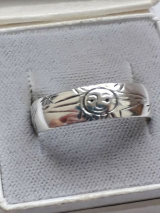 Vintage Solid Sterling Silver Sun/moon/stars Band Ring.  Size T.