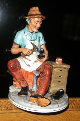 Napcoware Porcellane D’arte 795 Shoe Maker Cobbler Vintage Figurine Perfect