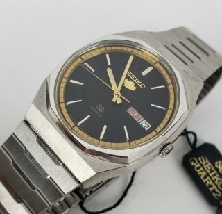 Vintage Mens Seiko Quartz Stainless Watch W/ Rare Lion Crest -