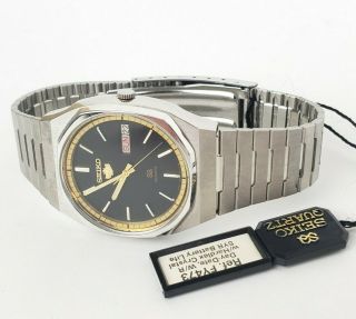 Vintage Mens Seiko Quartz Stainless Watch W/ Rare Lion Crest - 2