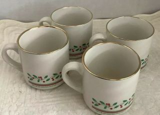 Arby’s Christmas Vintage Coffee Mugs,  Set Of 4 White With Holly And Berries