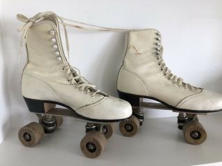 Vintage Chicago 76 White Leather Ladies Roller Skates Size 8 W/ Soles