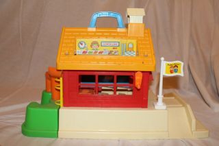 Vintage Fisher Price Little People School House 2550