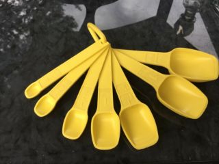 Vintage Tupperware Yellow Measuring Spoons Set Of 7 W/ Ring Complete