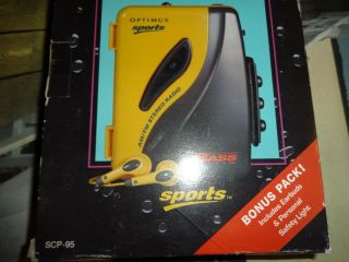 Vintage Optimus Sports Scp - 90 Am/fm Stereo Portable Tape Cassette Walkman Radio