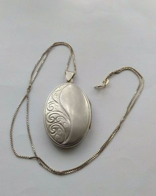 Vintage 925 Solid Sterling Silver Oval Locket Necklace & Silver Chain
