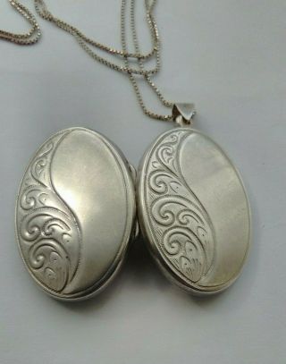 VINTAGE 925 SOLID STERLING SILVER OVAL LOCKET NECKLACE & SILVER CHAIN 2