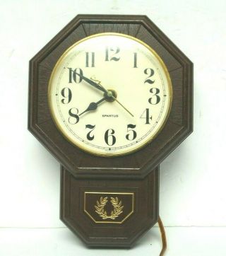 Vintage Spartus Electric Wood Grain Schoolhouse Style Hanging Wall Clock