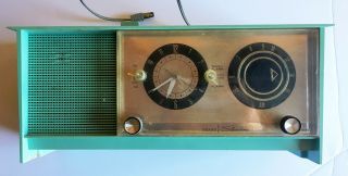 Sears Vintage Silvertone Model 5033 Ivory Table Top Radio 1965