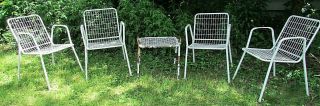Vtg 4 Chairs End Table Metal Wire White Stil Garden Italy Lawn Patio Stacking