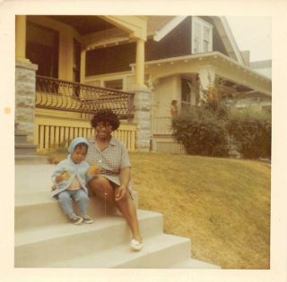 Sitting On The Steps - Woman Cute Girl - Black African American Vtg Photo 402