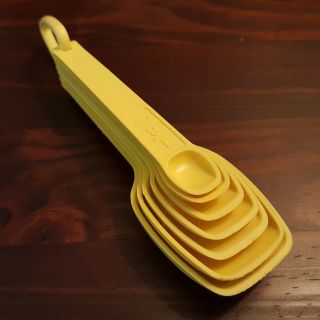 Vintage Tupperware Measuring Spoons Set In Bright Yellow Complete