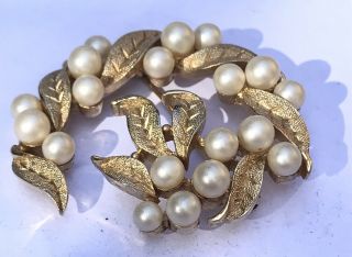 Crown Trifari Vintage 1960s Gold Tone Faux Pearl Brooch With Textured Leaves