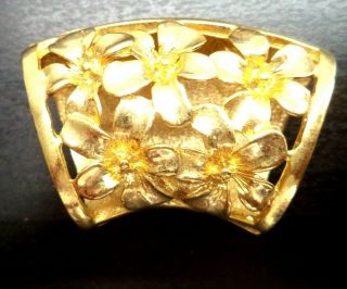 Stunning Vintage Estate Gold Tone Flower 1 3/4 " Pendant 6258i