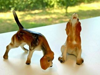 2 Vtg Hunting Dog Ceramic Mini Figurines Foxhounds Beagles Howling Sniffing
