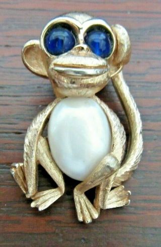 Vintage Gorgeous Jelly Belly Gold Tone Pearl Crown Trifari Monkey Brooch Pin