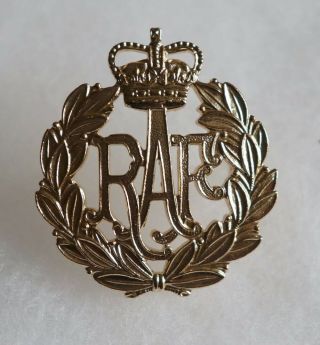 Vintage Royal Air Force Hat Cap Badge Queens Crown