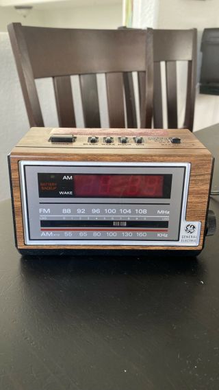 Vintage General Electric Model 7 - 4601a Am/fm Digital Radio Alarm Clock Ge