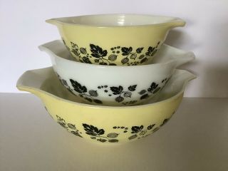 Vintage 3 - Pc Pyrex Gooseberry Cinderella Nesting Bowls,  Black On Yellow/white