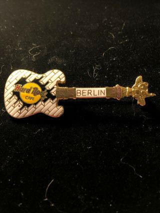 Vintage Hrc Hard Rock Cafe Berlin Guitar Pin